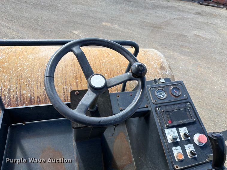 image for item FK4598 2000 Bomag BW213 D-3 single drum roller
