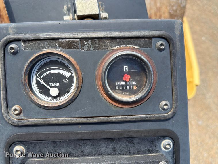 image for item FK4598 2000 Bomag BW213 D-3 single drum roller