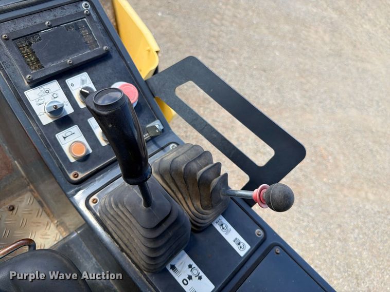 image for item FK4598 2000 Bomag BW213 D-3 single drum roller