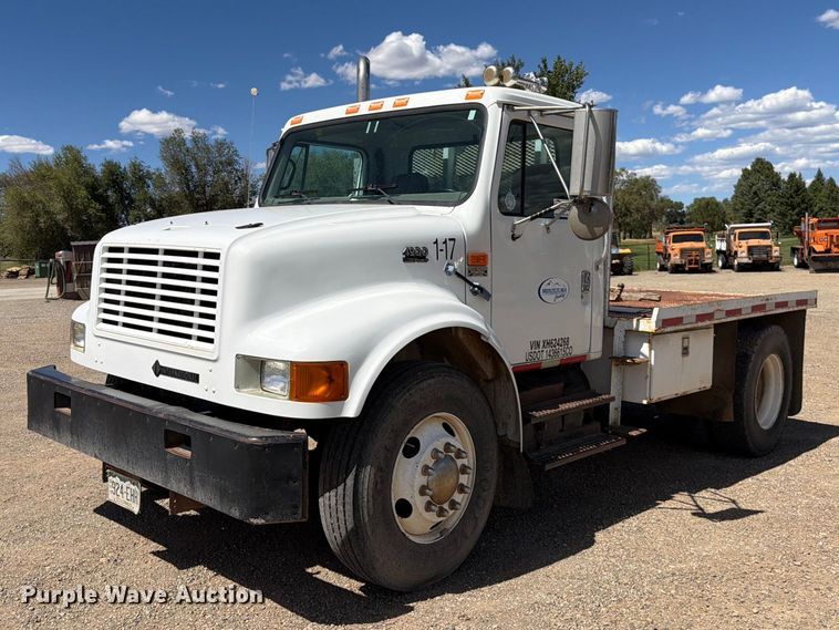 1999 International 4900 flatbed truck