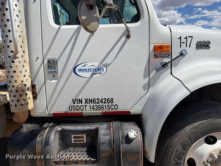 image for item FK4599 1999 International 4900 flatbed truck