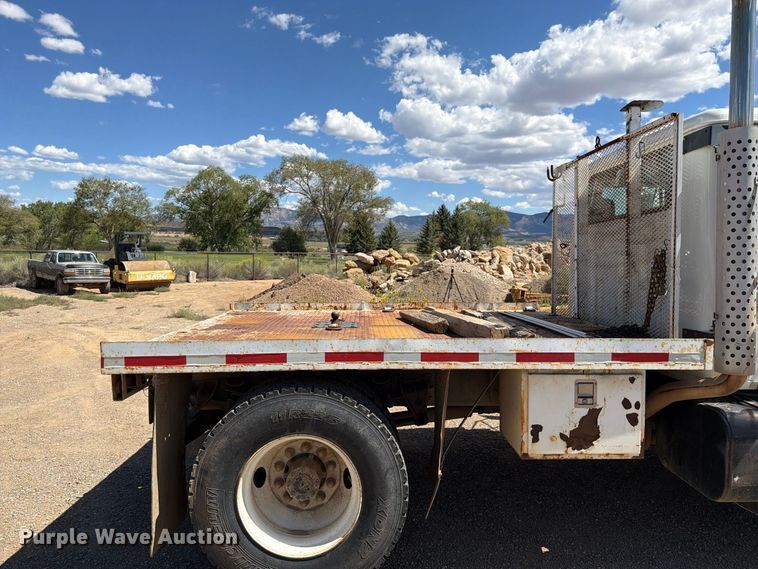 image for item FK4599 1999 International 4900 flatbed truck