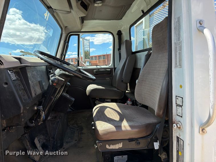 image for item FK4599 1999 International 4900 flatbed truck