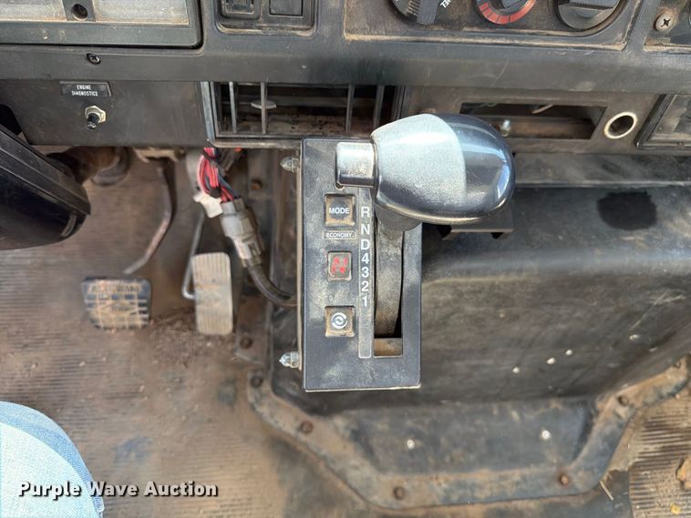 image for item FK4599 1999 International 4900 flatbed truck