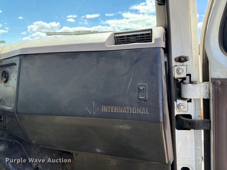 image for item FK4599 1999 International 4900 flatbed truck