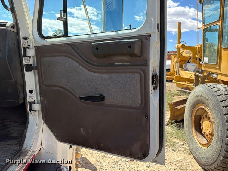 image for item FK4599 1999 International 4900 flatbed truck