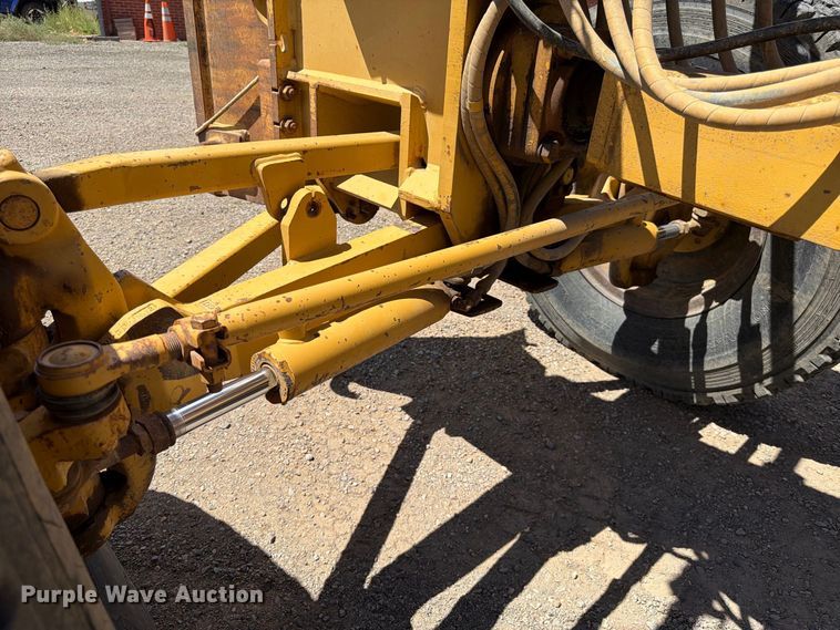 image for item FK4601 1989 Caterpillar 140G motor grader
