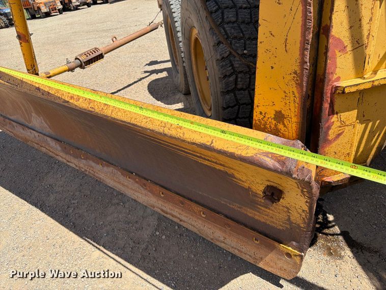 image for item FK4601 1989 Caterpillar 140G motor grader