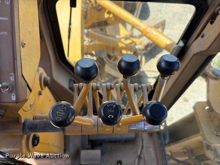 image for item FK4601 1989 Caterpillar 140G motor grader