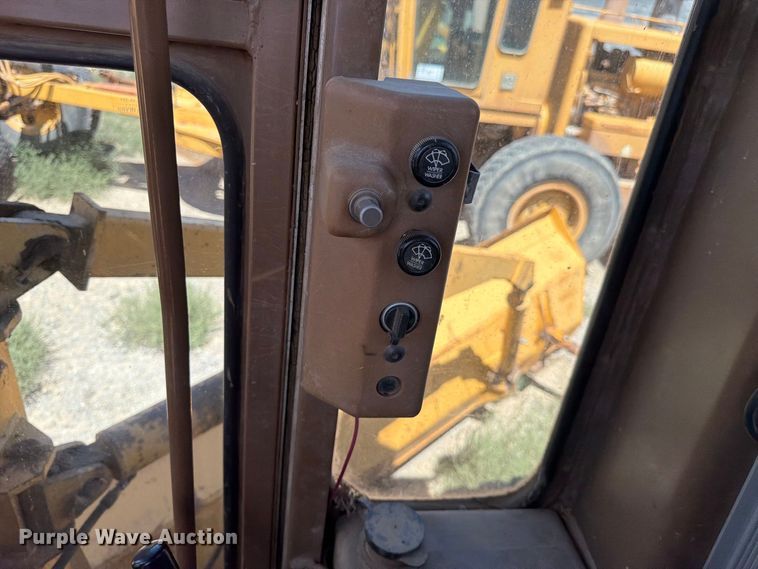 image for item FK4601 1989 Caterpillar 140G motor grader