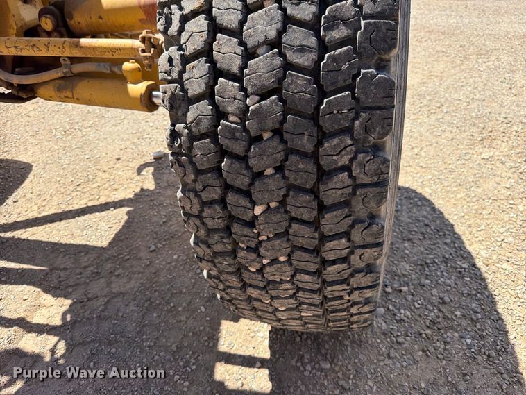 image for item FK4601 1989 Caterpillar 140G motor grader