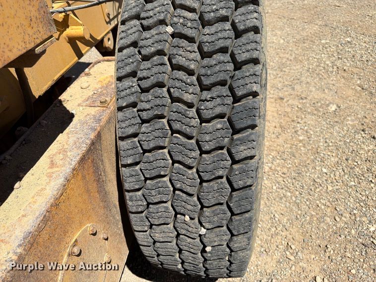 image for item FK4601 1989 Caterpillar 140G motor grader