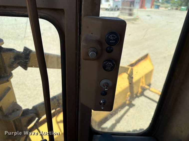 image for item FK4602 1989 Caterpillar 140G motor grader
