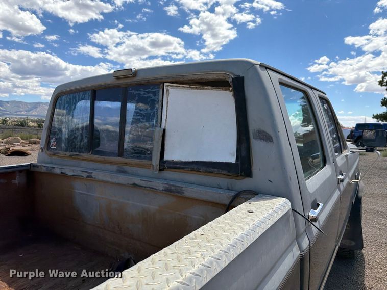 image for item FK4605 1993 Ford F350 Crew Cab pickup truck