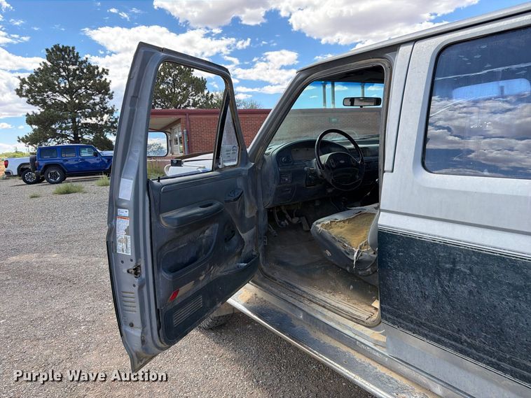 image for item FK4605 1993 Ford F350 Crew Cab pickup truck