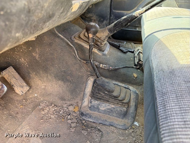 image for item FK4605 1993 Ford F350 Crew Cab pickup truck