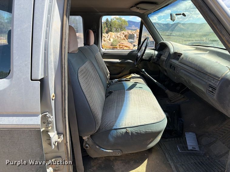 image for item FK4605 1993 Ford F350 Crew Cab pickup truck