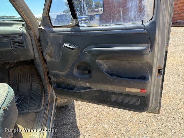 image for item FK4605 1993 Ford F350 Crew Cab pickup truck