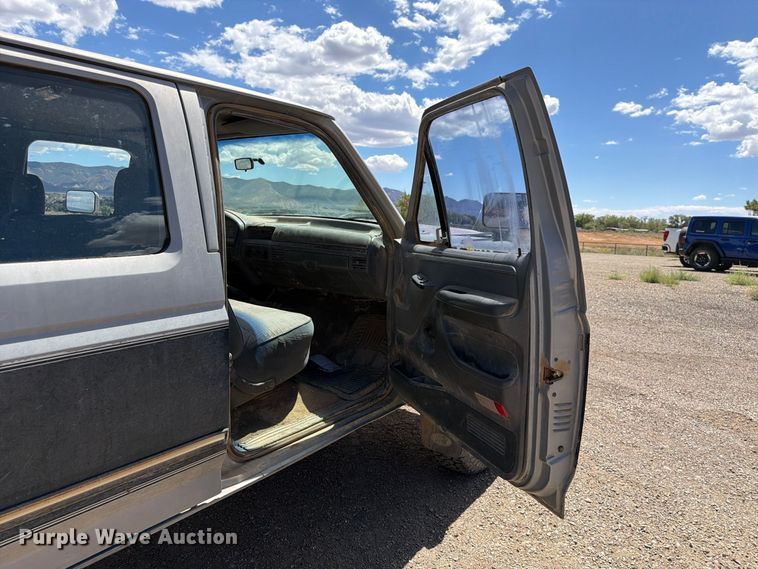image for item FK4605 1993 Ford F350 Crew Cab pickup truck