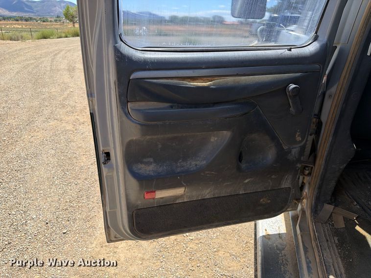 image for item FK4605 1993 Ford F350 Crew Cab pickup truck