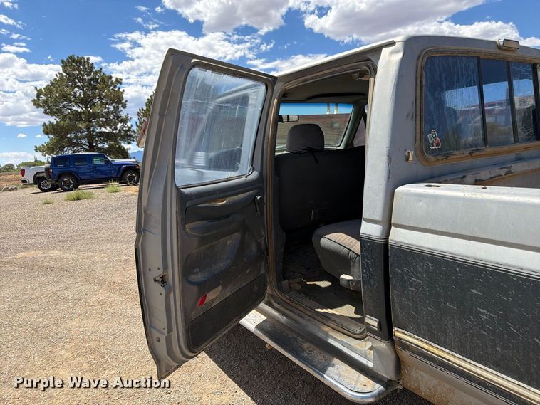 image for item FK4605 1993 Ford F350 Crew Cab pickup truck