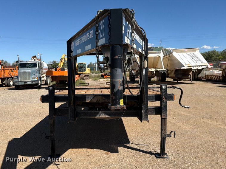 image for item FK4606 2003 Featherlite 5595 equipment trailer