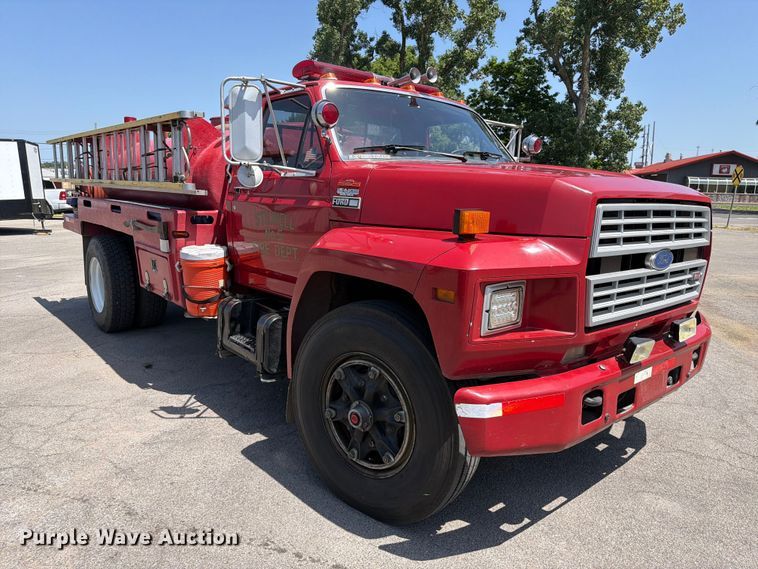 image for item FK5019 1985 Ford F800 pumper fire truck