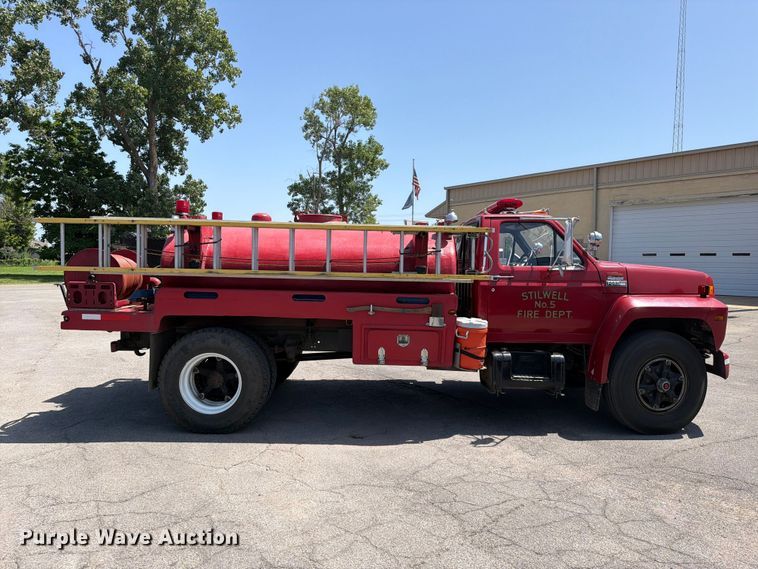 image for item FK5019 1985 Ford F800 pumper fire truck