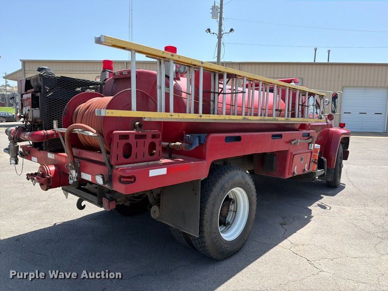 image for item FK5019 1985 Ford F800 pumper fire truck
