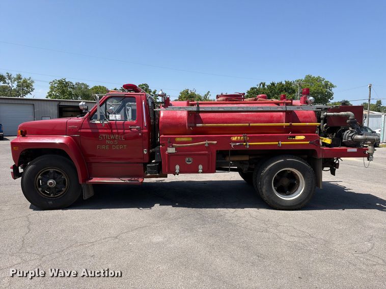 image for item FK5019 1985 Ford F800 pumper fire truck