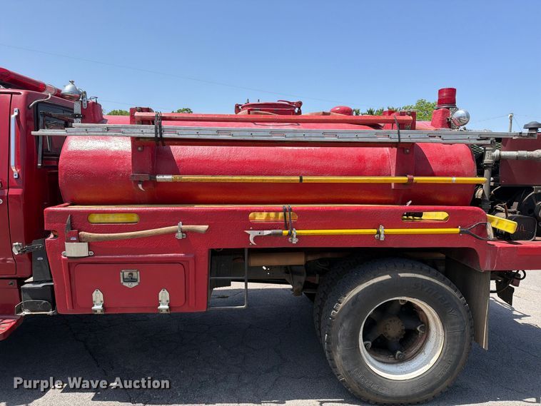 image for item FK5019 1985 Ford F800 pumper fire truck