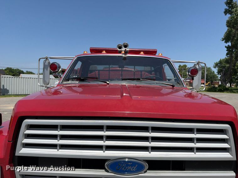image for item FK5019 1985 Ford F800 pumper fire truck