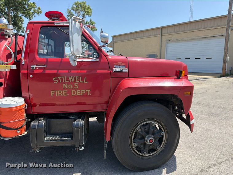 image for item FK5019 1985 Ford F800 pumper fire truck