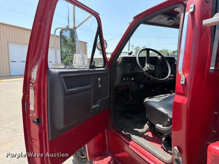 image for item FK5019 1985 Ford F800 pumper fire truck