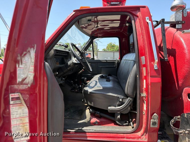 image for item FK5019 1985 Ford F800 pumper fire truck