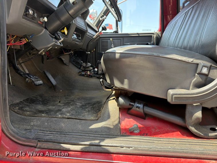 image for item FK5019 1985 Ford F800 pumper fire truck