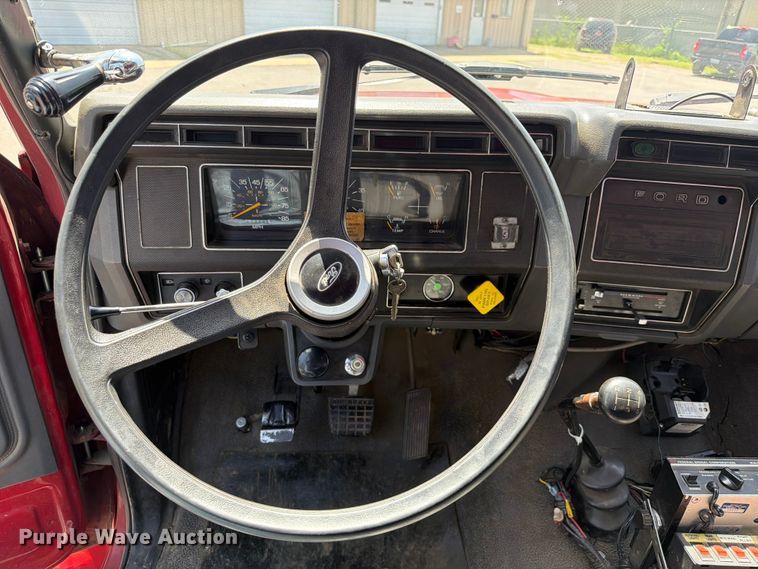 image for item FK5019 1985 Ford F800 pumper fire truck