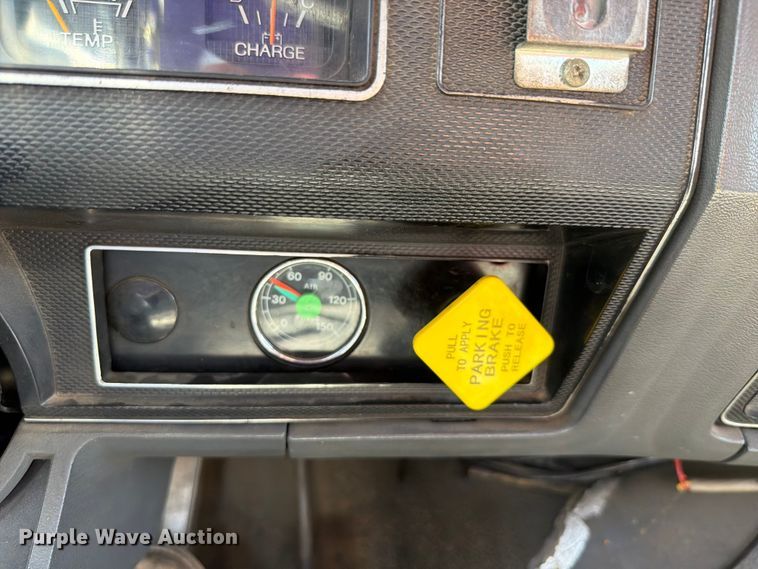 image for item FK5019 1985 Ford F800 pumper fire truck