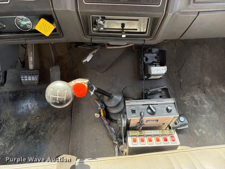 image for item FK5019 1985 Ford F800 pumper fire truck