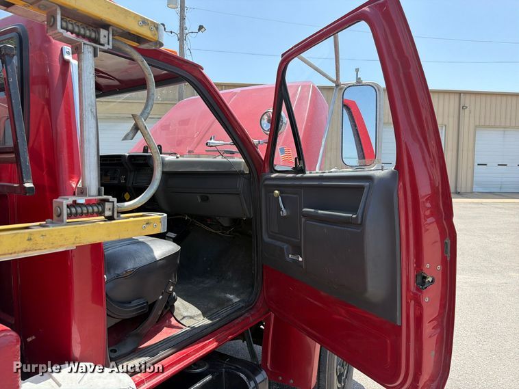 image for item FK5019 1985 Ford F800 pumper fire truck