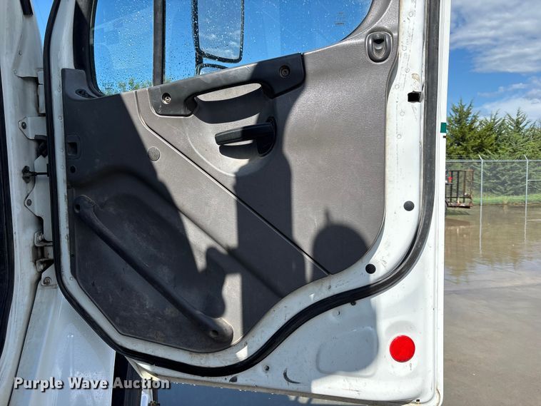 image for item FP3013 2014 Freightliner M2 bucket truck