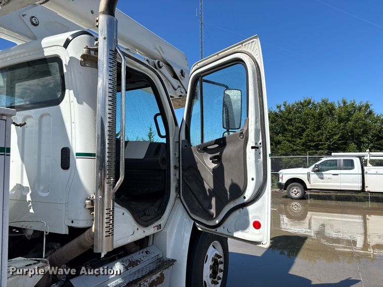 image for item FP3013 2014 Freightliner M2 bucket truck