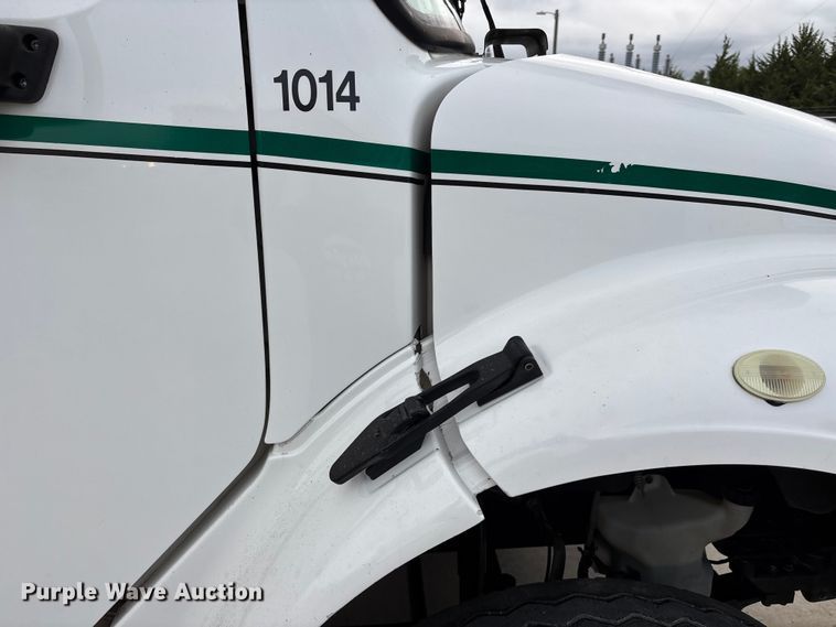 image for item FP3014 2016 Freightliner M2 bucket truck