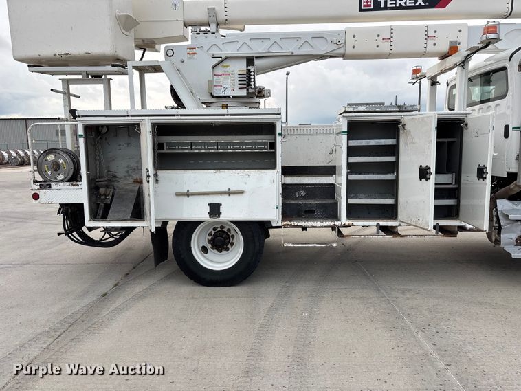 image for item FP3014 2016 Freightliner M2 bucket truck