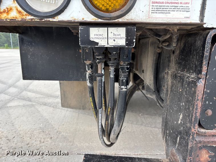 image for item FP3014 2016 Freightliner M2 bucket truck