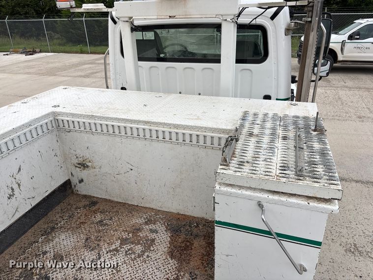 image for item FP3014 2016 Freightliner M2 bucket truck