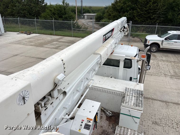image for item FP3014 2016 Freightliner M2 bucket truck