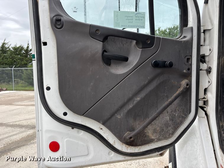 image for item FP3014 2016 Freightliner M2 bucket truck