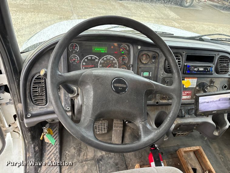 image for item FP3014 2016 Freightliner M2 bucket truck