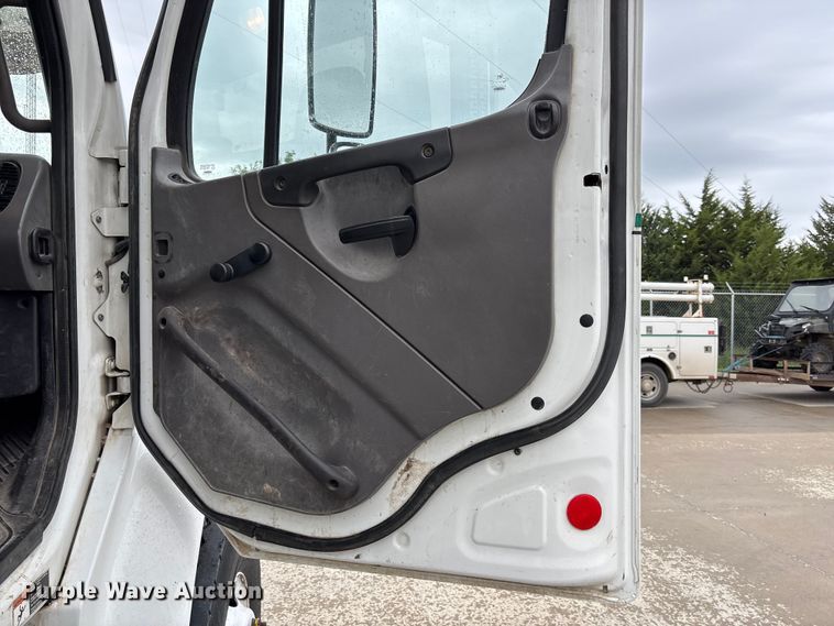 image for item FP3014 2016 Freightliner M2 bucket truck